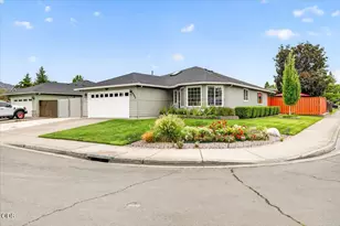 2902 Shasta Dr, Medford, OR 97504 - Photo 2