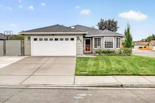 2902 Shasta Dr, Medford, OR 97504 - Photo 4