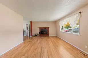 2539 Lotus Ln, Central Point, OR 97502 - Photo 6