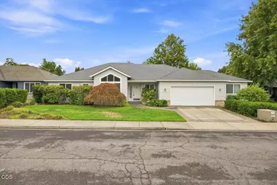3436 Blue Blossom Drive, Medford, OR 97504 - Photo 2