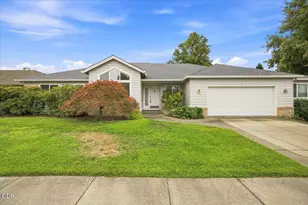 3436 Blue Blossom Dr, Medford, OR 97504 - Photo 4