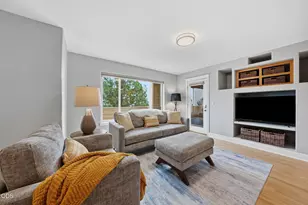 2393 N W Wyeth Pl, Bend, OR 97703 - Photo 26