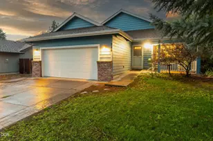 786 NE Tierra Rd, Bend, OR 97701 - Photo 2