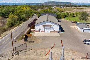 1098 Nick Young Rd, Eagle Point, OR 97524 - Photo 6