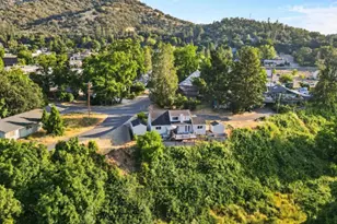 284 N 1st Ave, Gold Hill, OR 97525 - Photo 2