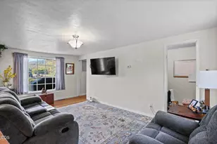 284 N 1st Ave, Gold Hill, OR 97525 - Photo 6