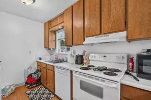 1007 W 9th St, Medford, OR 97501 - Photo 6