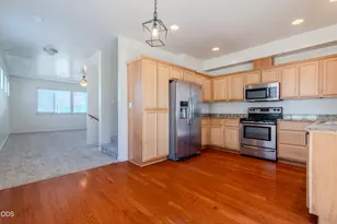 811 Overcup St, Medford, OR 97501 - Photo 4
