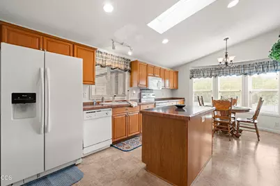 4601 S Pacific Highway #UNIT 31, Phoenix, OR 97535 - Photo 8