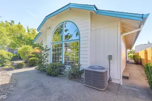 100 SE Liberty Dr, Grants Pass, OR 97527 - Photo 22