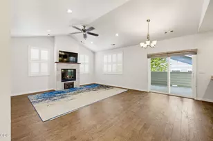 417 Echo Way, Eagle Point, OR 97524 - Photo 2