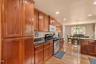 907 Worchester Drive, Medford, OR 97501 - Photo 8