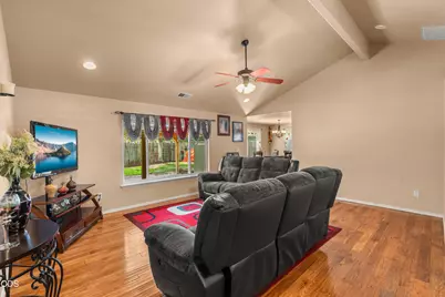 907 Worchester Drive, Medford, OR 97501 - Photo 2