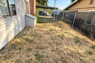 500 Grand Ave, Central Point, OR 97502 - Photo 14