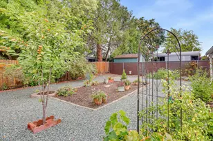 732 Sandra Ln, Central Point, OR 97502 - Photo 14