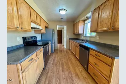 1931 NW Candler Avenue, Grants Pass, OR 97526 - Photo 2