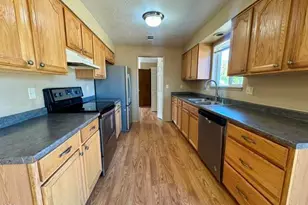 1931 NW Candler Ave, Grants Pass, OR 97526 - Photo 2