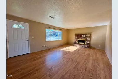 1931 NW Candler Avenue, Grants Pass, OR 97526 - Photo 4