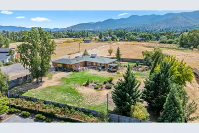 145 Normal Avenue, Ashland, OR 97520 - Photo 2