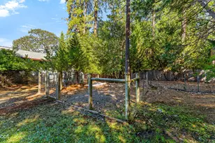 387 Carrollwood Dr, Grants Pass, OR 97527 - Photo 28
