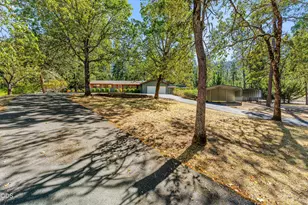 387 Carrollwood Dr, Grants Pass, OR 97527 - Photo 32