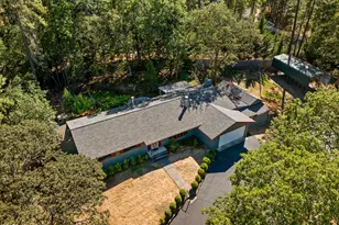 387 Carrollwood Dr, Grants Pass, OR 97527 - Photo 2