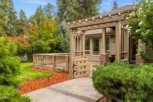 20445 Snowmass Ct, Bend, OR 97702 - Photo 2