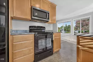 616 Hemlock Ave, Central Point, OR 97502 - Photo 16