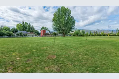 4919 Grant Road, Central Point, OR 97502 - Photo 26