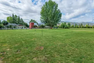 4919 Grant Rd, Central Point, OR 97502 - Photo 26
