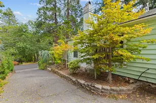 689 Beach St, Ashland, OR 97520 - Photo 32
