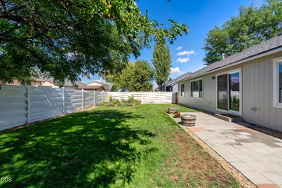 2065 SW 35th Street, Redmond, OR 97756 - Photo 28