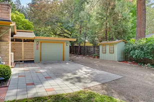383 Whispering Pines Ln, Grants Pass, OR 97527 - Photo 4