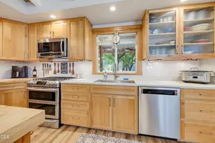 383 Whispering Pines Ln, Grants Pass, OR 97527 - Photo 14