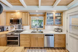 383 Whispering Pines Ln, Grants Pass, OR 97527 - Photo 24