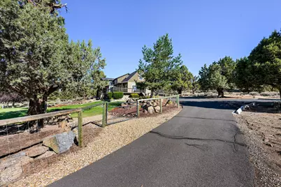 21042 Robin Avenue, Bend, OR 97703 - Photo 4