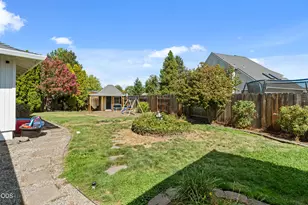 667 Rose Valley Ct, Central Point, OR 97502 - Photo 6