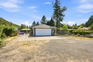 125 Penny Ln, Shady Cove, OR 97539 - Photo 2