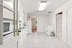 121 N Front St, Talent, OR 97540 - Photo 8