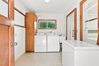 121 N Front Street, Talent, OR 97540 - Photo 16