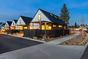 3262 NW Celilo Ln, Bend, OR 97703 - Photo 22
