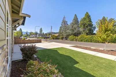1681 Thomas Road, Medford, OR 97501 - Photo 34