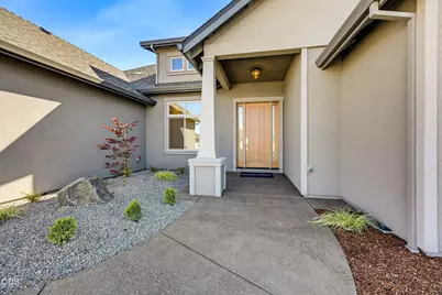 449 Autumn Hills Drive, Medford, OR 97504 - Photo 2