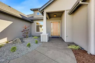 449 Autumn Hls Dr, Medford, OR 97504 - Photo 2