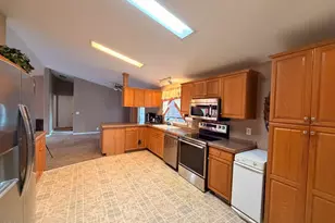 1258 Ivan Ln, Central Point, OR 97502 - Photo 12