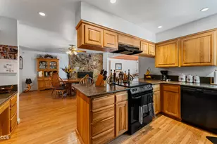 370 Horseshoe Dr, Grants Pass, OR 97526 - Photo 8