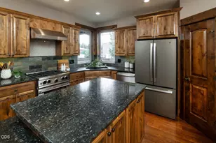 63109 Turret Ct, Bend, OR 97701 - Photo 8