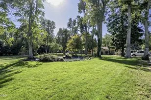 1055 N 5th St, Jacksonville, OR 97530 - Photo 18