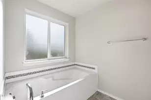 21141 SE Azalia Ave, Bend, OR 97702 - Photo 20