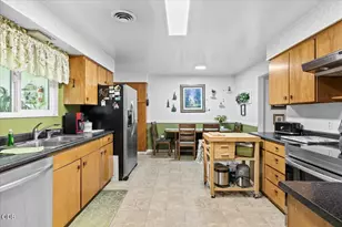 333 Earhart Rd, Rogue River, OR 97537 - Photo 8